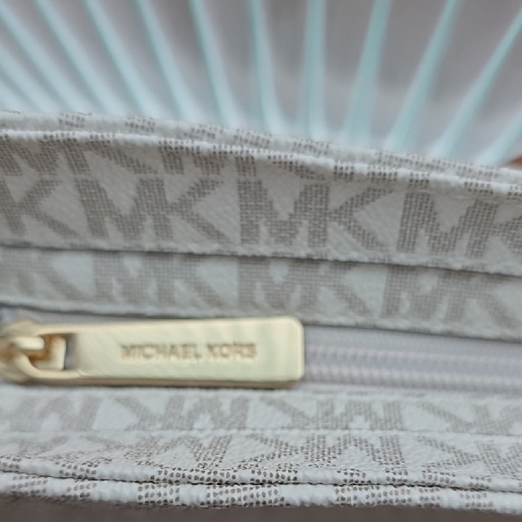 Michael Kors Cream and Brown Shoulder Bag - Picture 7 of 9